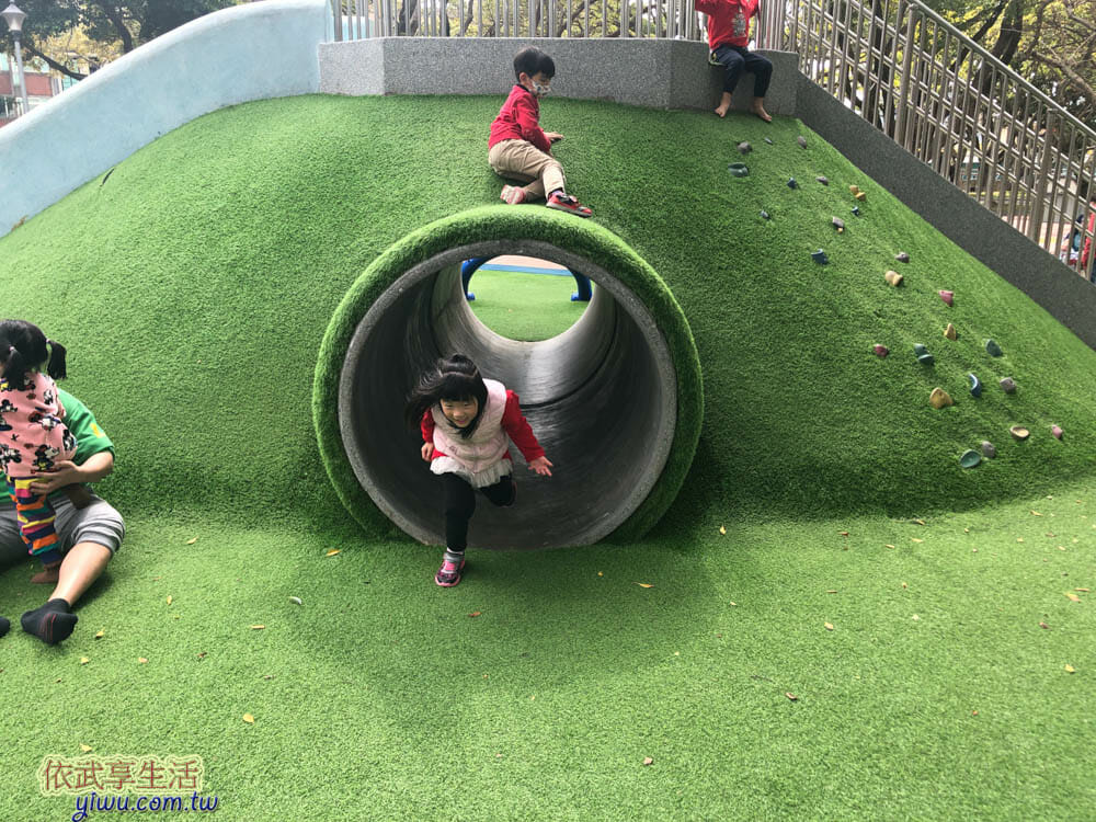 中壢藝術園區水管洞穴