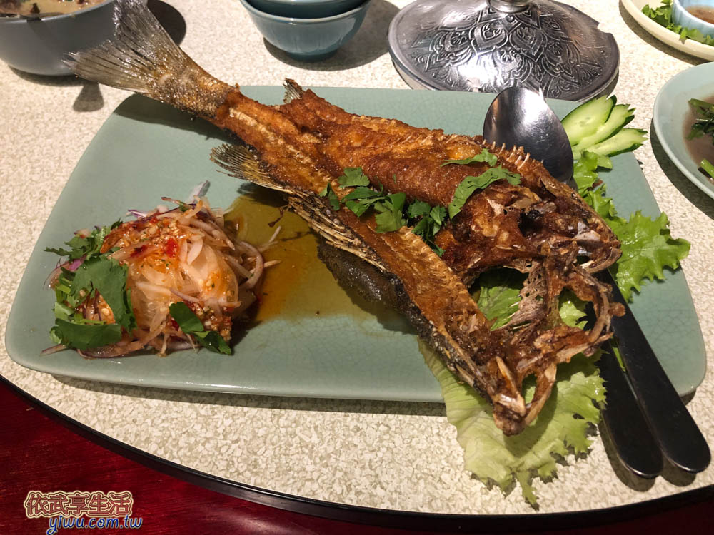 象迦泰式料理炸鱸魚