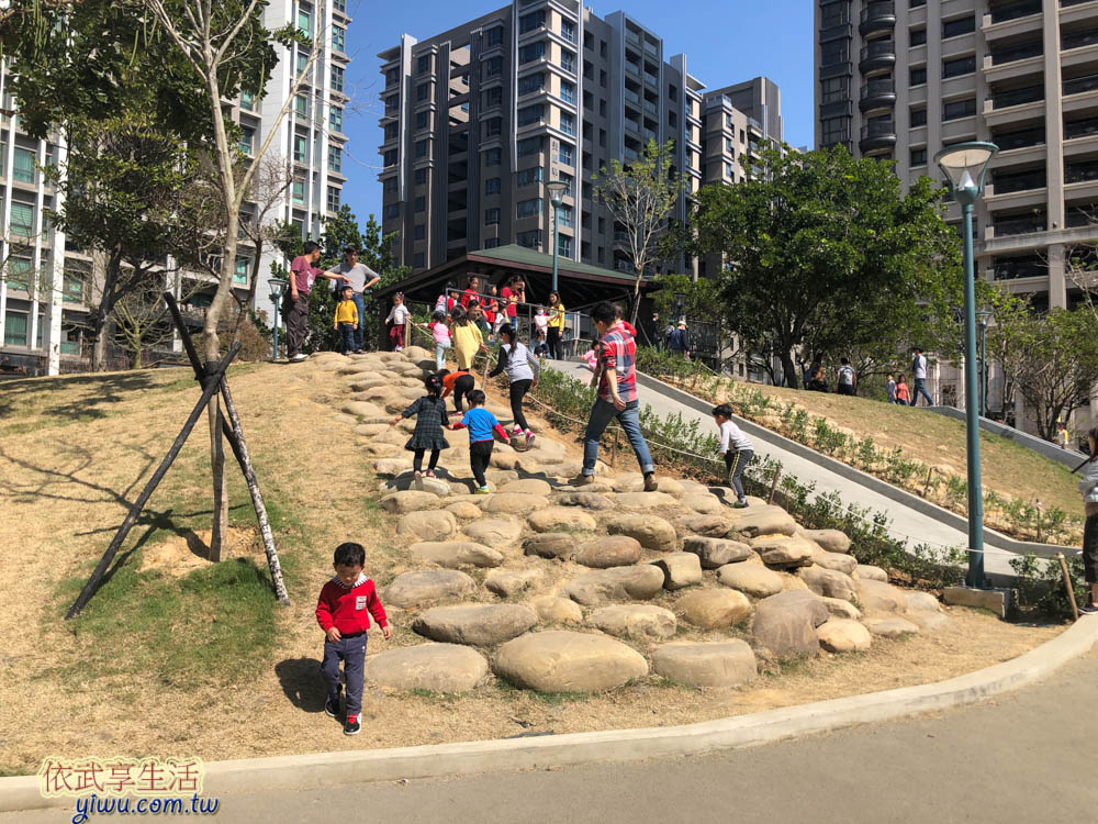 關新公園磨石子溜滑梯