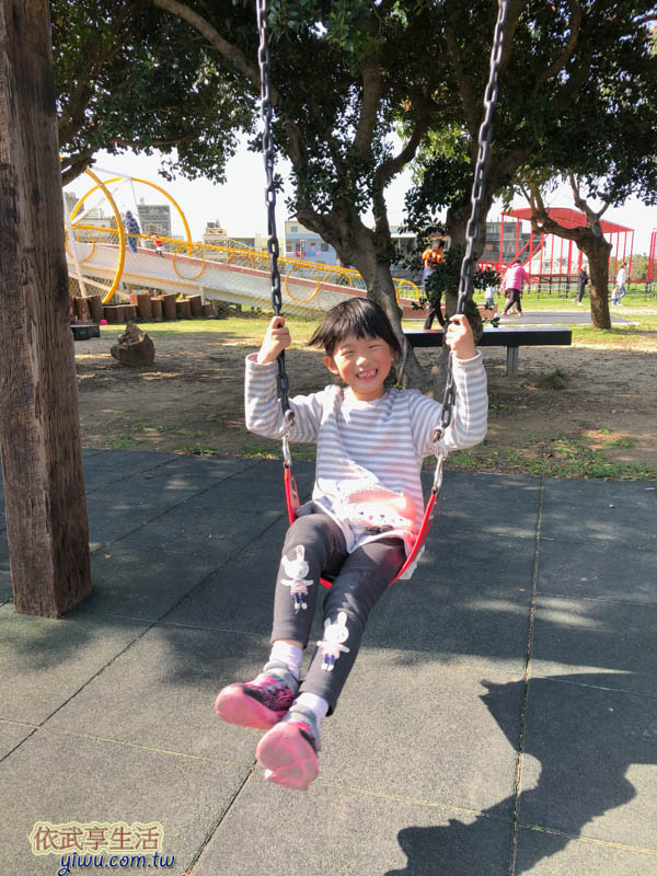 新竹樹林頭公園盪鞦韆