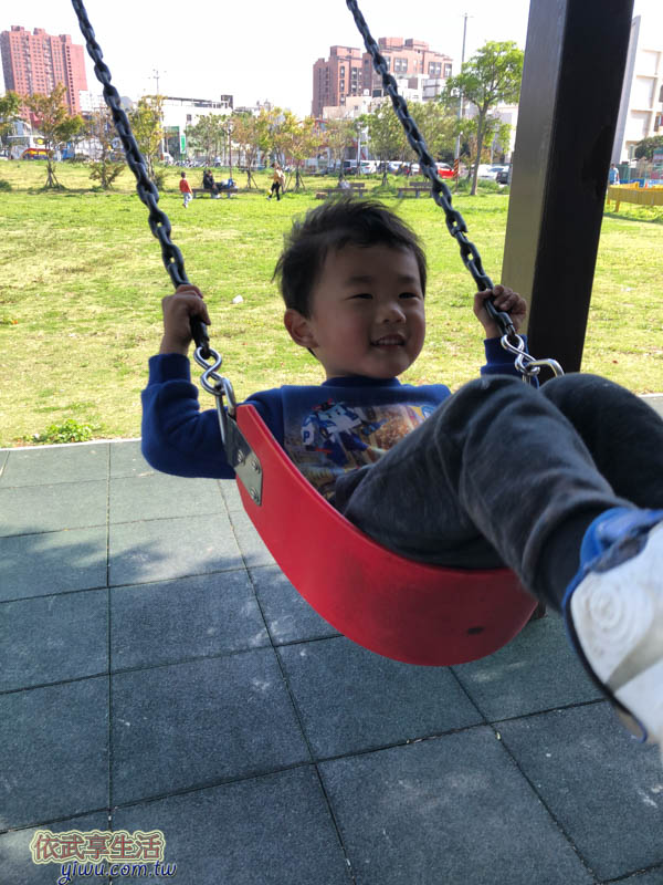 新竹樹林頭公園盪鞦韆