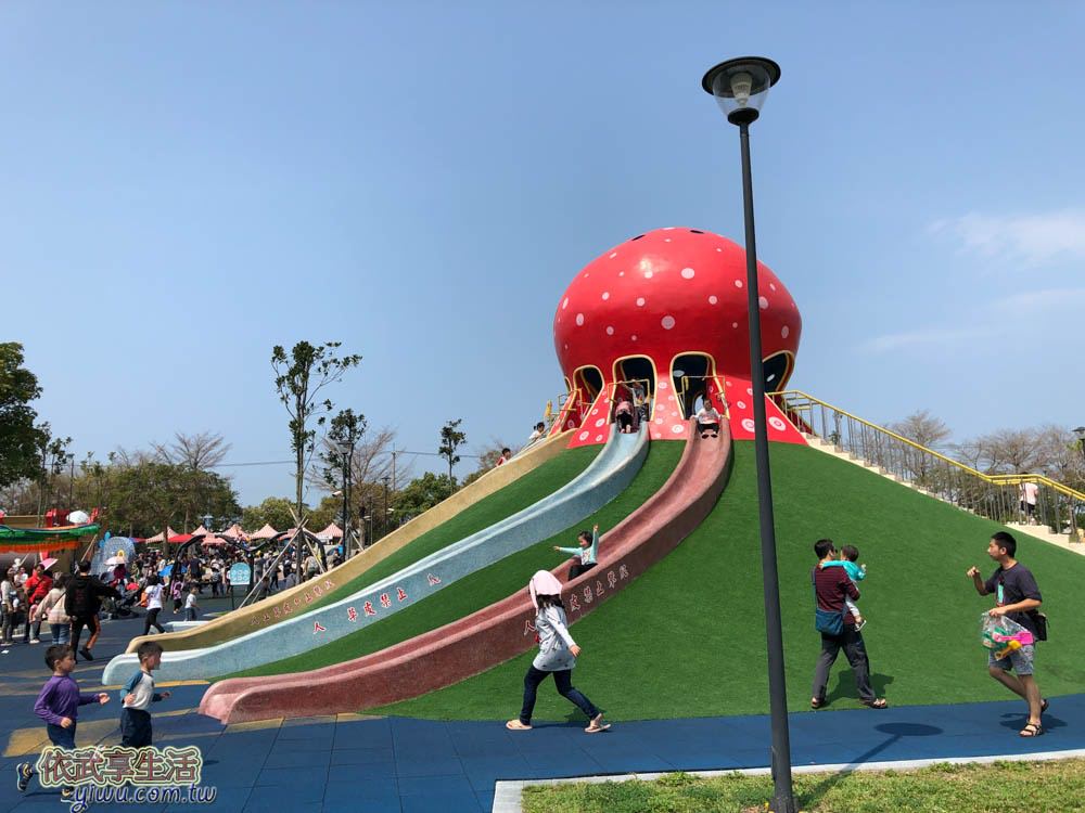 苗栗貓裏喵親子公園八爪溜滑梯