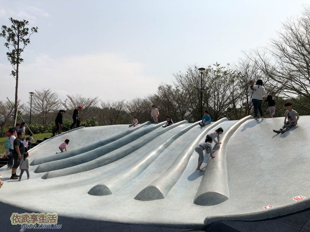 苗栗貓裏喵親子公園扇形貝殼溜滑梯
