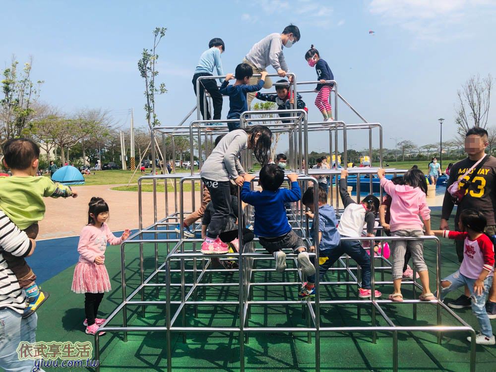 苗栗貓裏喵親子公園立體攀爬架