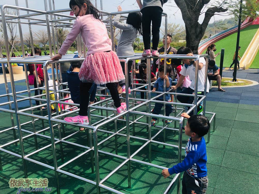 苗栗貓裏喵親子公園立體攀爬架