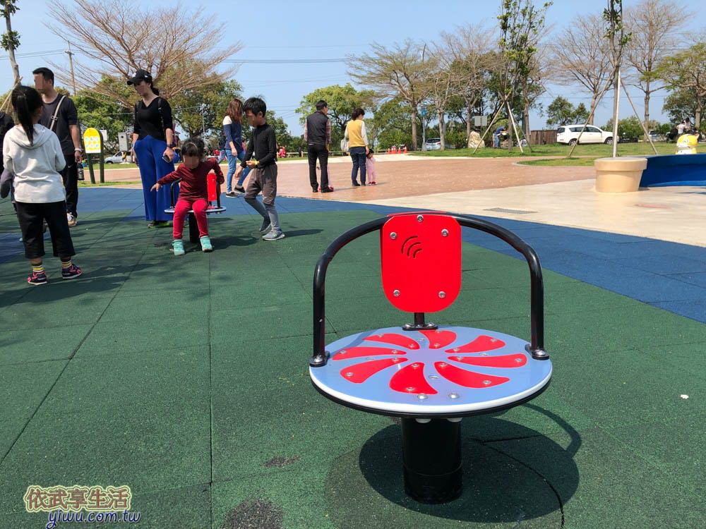 苗栗貓裏喵親子公園旋轉椅