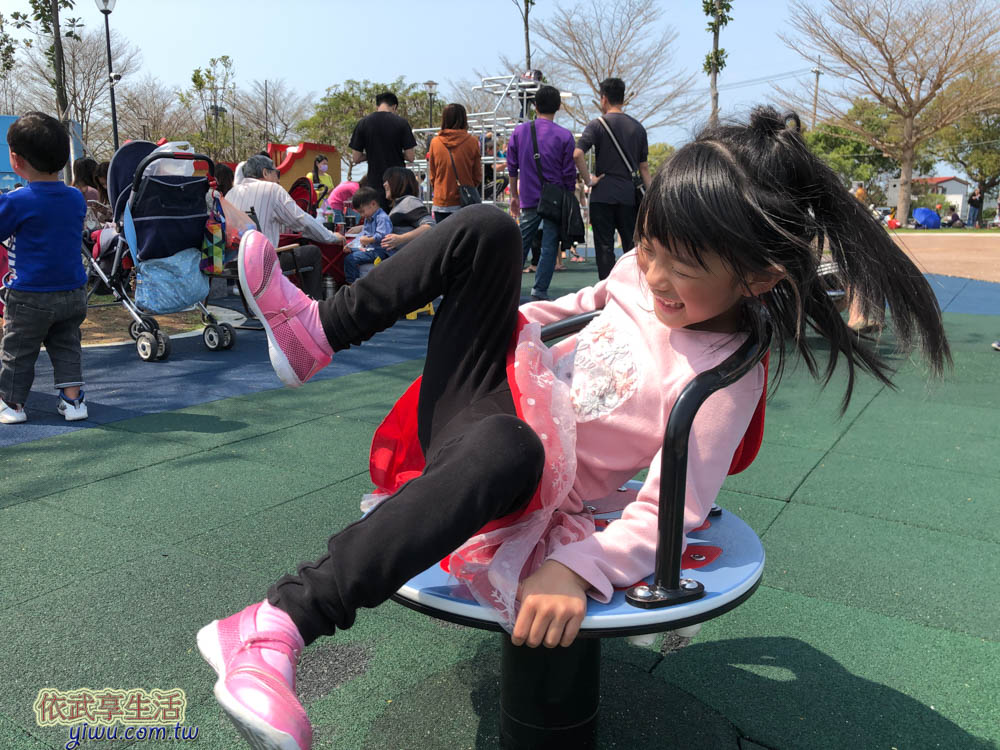 苗栗貓裏喵親子公園旋轉椅