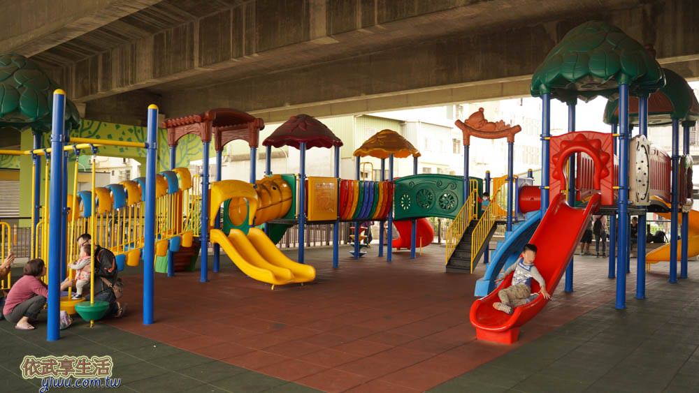 桃園國2橋下兒童冒險公園兒童遊戲區