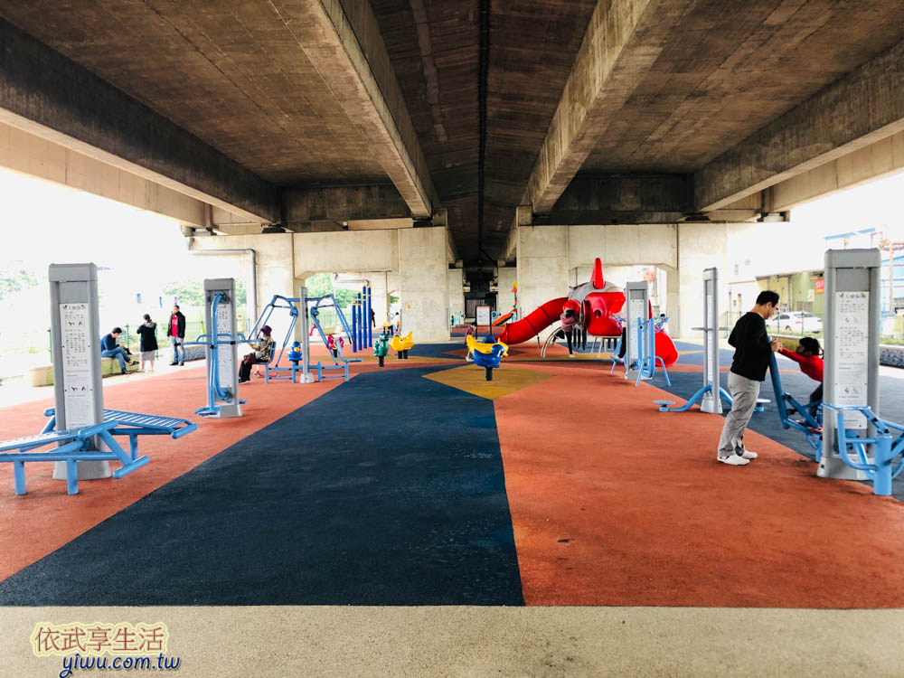 桃園國2橋下兒童冒險公園紅飛機兒童遊戲場