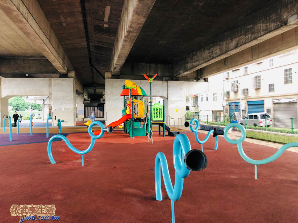 桃園國2橋下兒童冒險公園紅飛機兒童遊戲場
