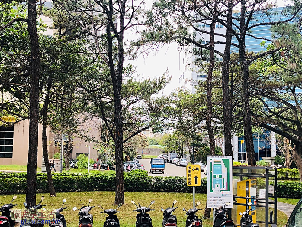 新竹托斯卡尼尼竹科店機車停車場