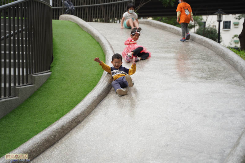 新竹綠光公園溜滑梯
