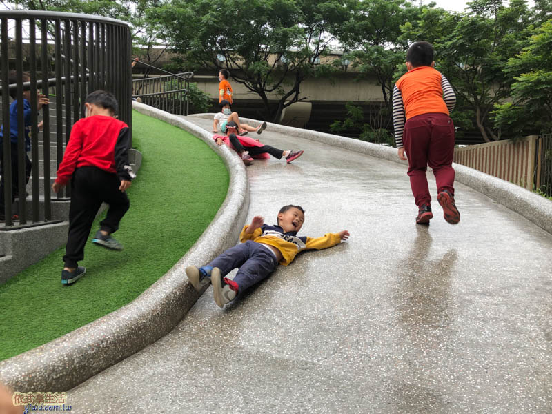 新竹綠光公園溜滑梯
