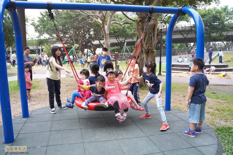 新竹綠光公園鳥巢鞦韆