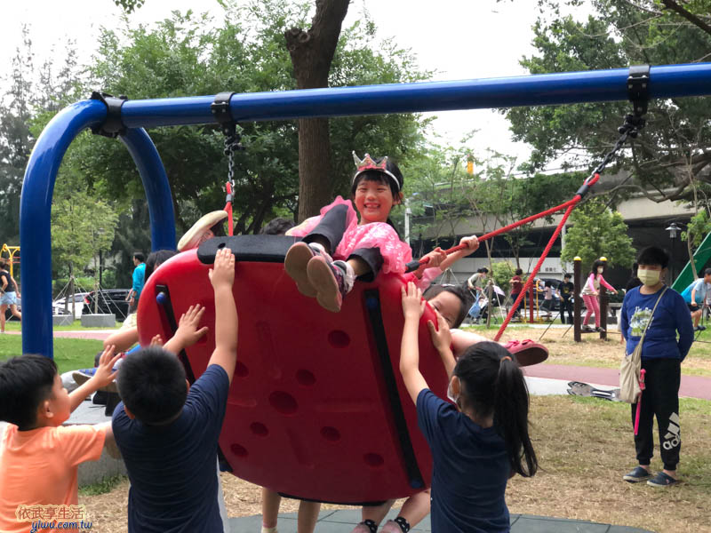 新竹綠光公園鳥巢鞦韆