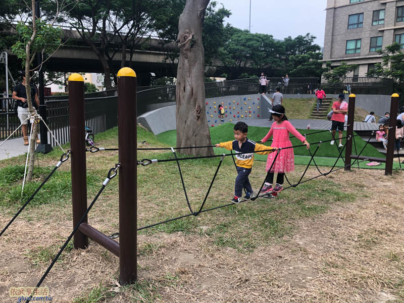 新竹綠光公園平衡木