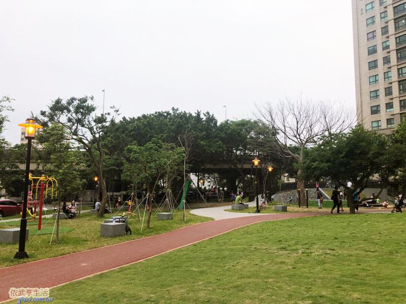 新竹綠光公園人行步道
