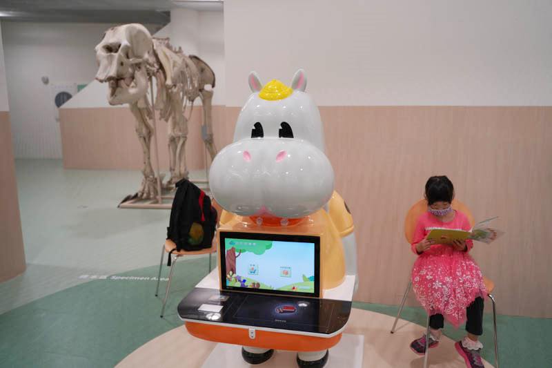 新竹動物園圖書館河馬造型借書機