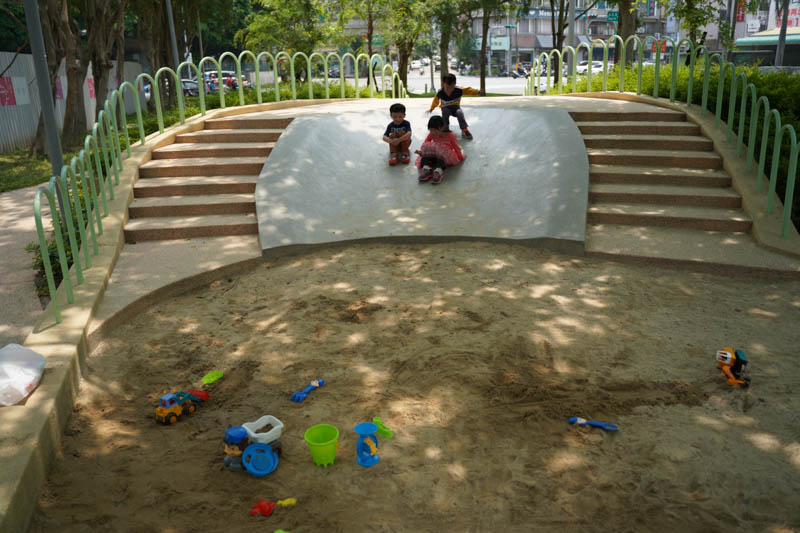 新竹公園大沙坑溜滑梯