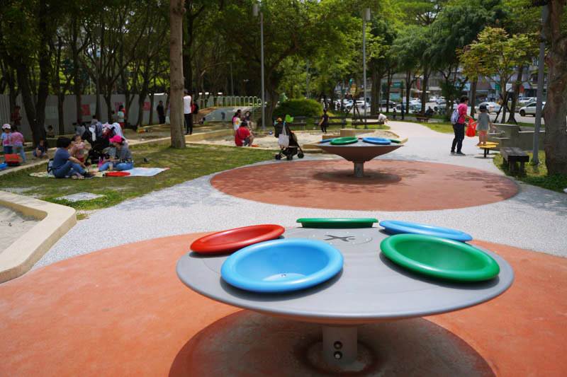 新竹公園大沙坑特色遊戲場旋轉盤