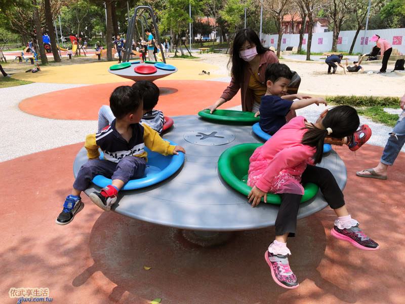 新竹公園大沙坑特色遊戲場旋轉盤