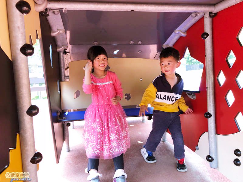 新竹公園大沙坑特色遊戲場溜滑梯