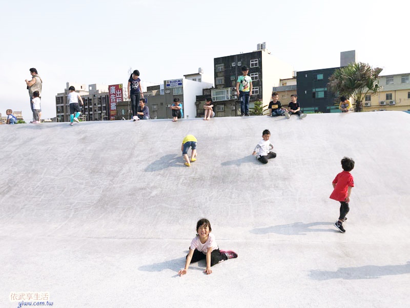 南寮運動公園磨石子溜滑梯