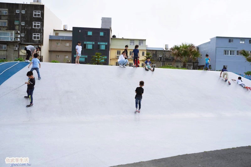 南寮運動公園磨石子溜滑梯