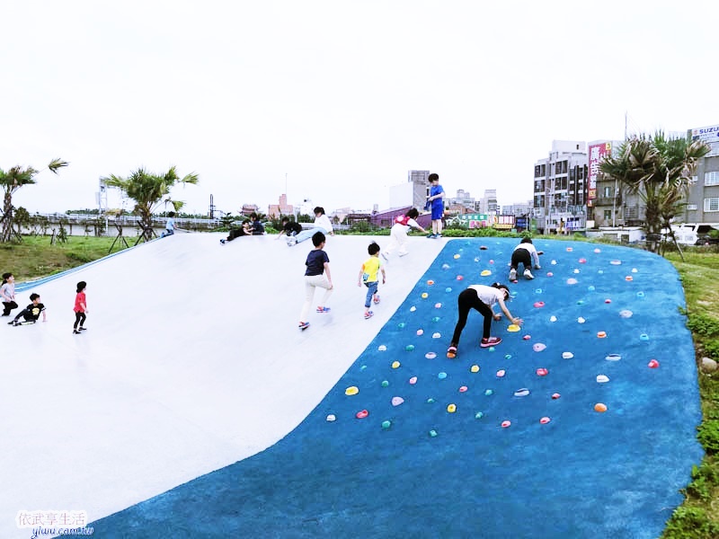 南寮運動公園磨石子溜滑梯攀岩坡面
