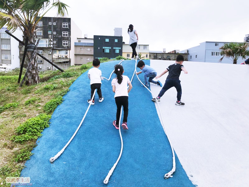南寮運動公園磨石子溜滑梯攀爬繩