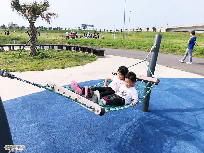 南寮運動公園繩索搖床