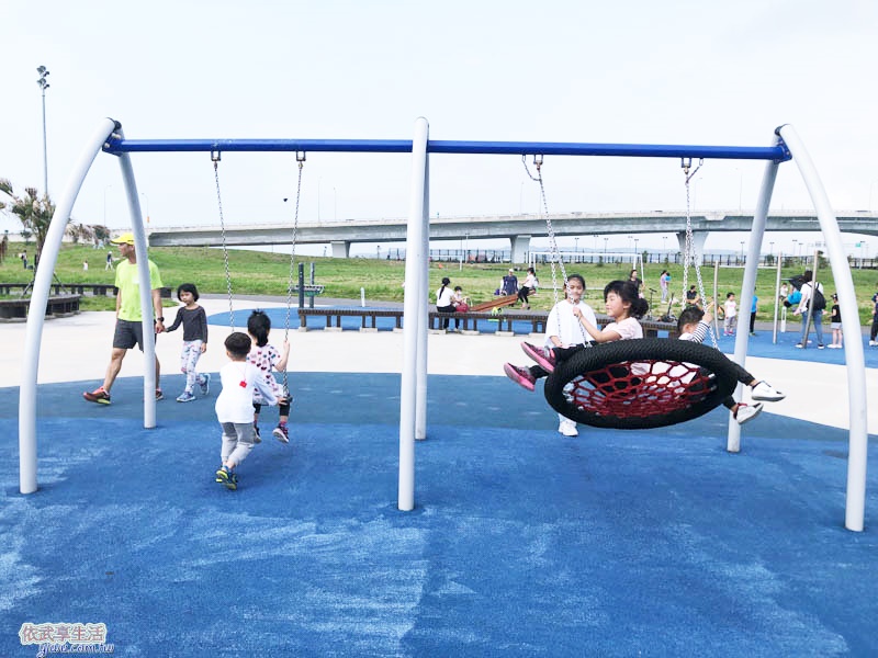 南寮運動公園盪鞦韆