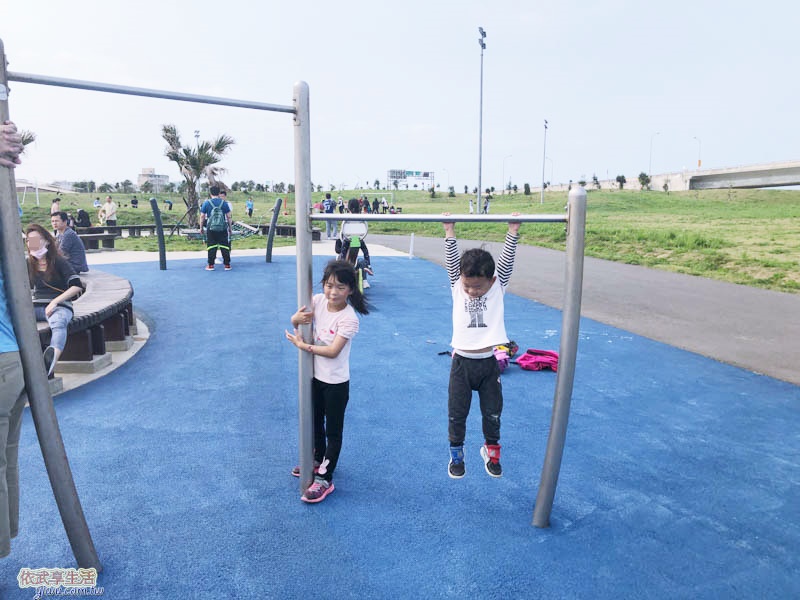 南寮運動公園單槓