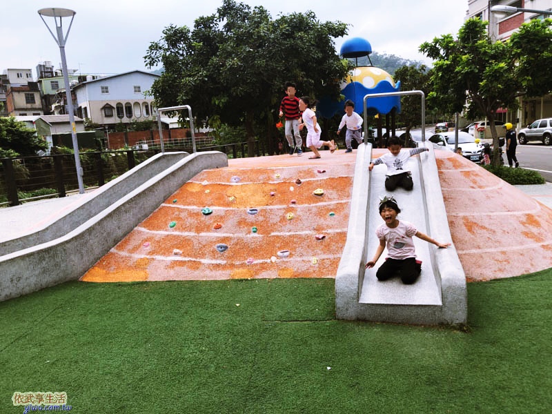 新竹竹東中正公園(兒童公園)溜滑梯