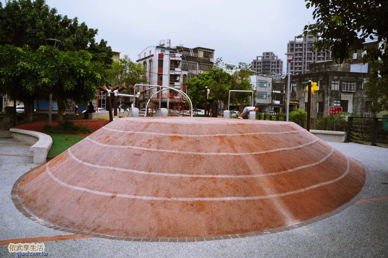 新竹竹東中正公園(兒童公園)溜滑梯