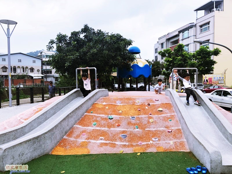 新竹竹東中正公園(兒童公園)溜滑梯
