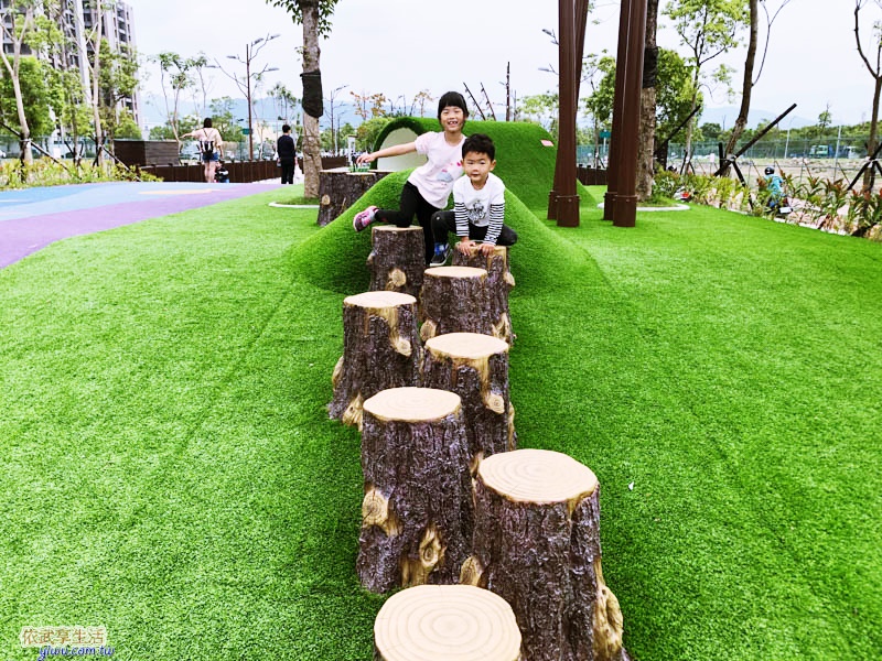新竹竹東台泥公園草皮水管涵洞木樁