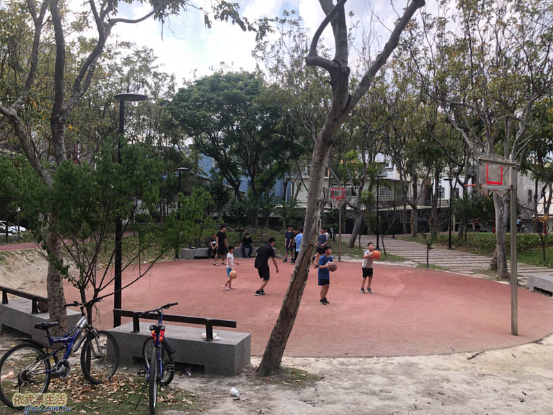 長和公園籃球場