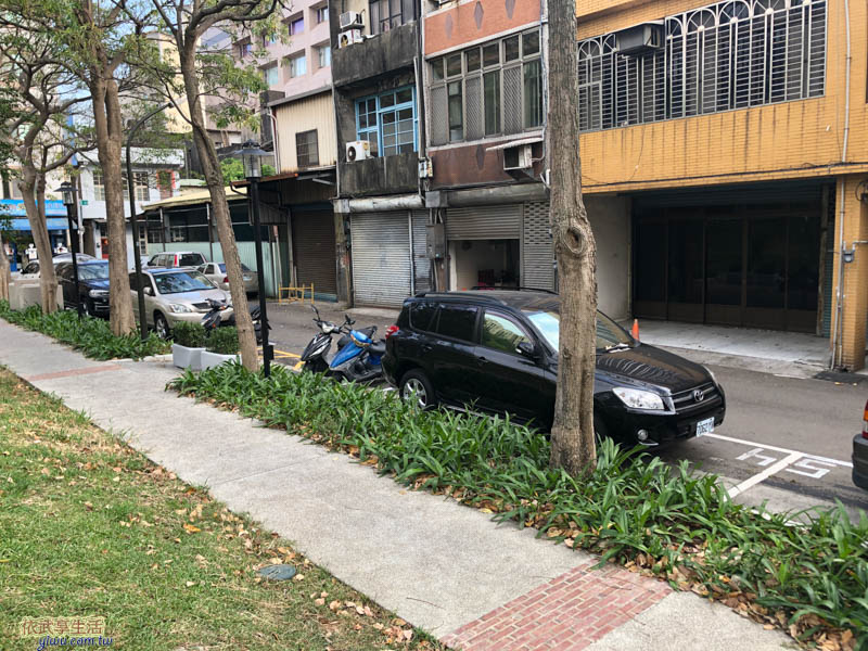 長和公園路邊停車格