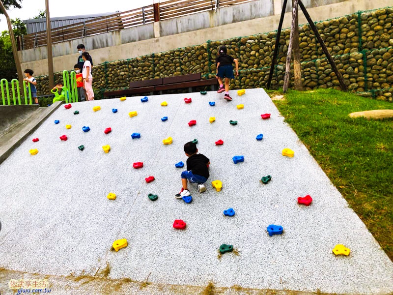 南大公園攀岩牆