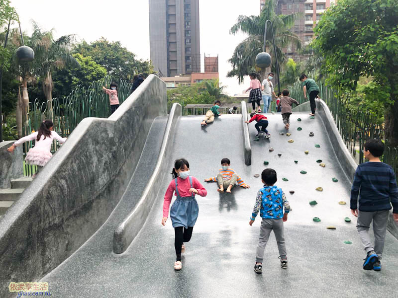 隆恩圳親水公園攀岩坡面
