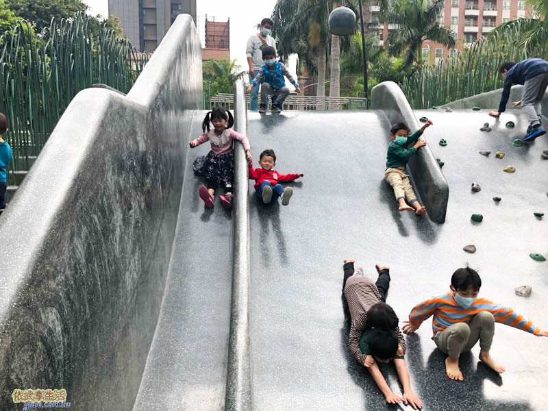 隆恩圳親水公園溜滑梯