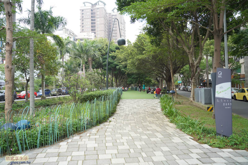 隆恩圳親水公園水草欄杆