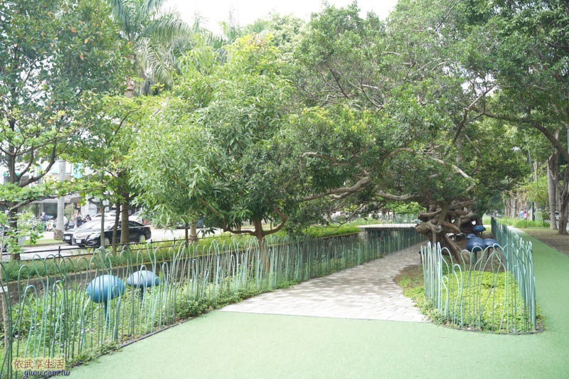 隆恩圳親水公園水草欄杆