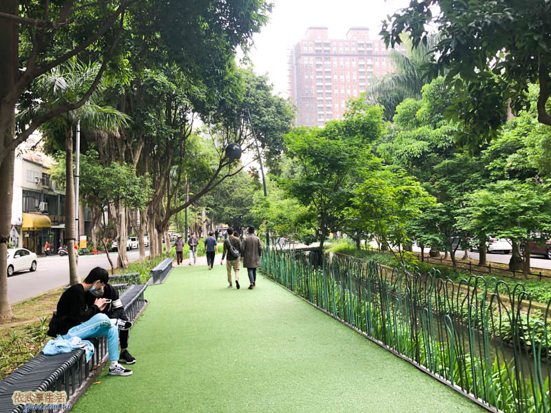 隆恩圳親水公園椅子