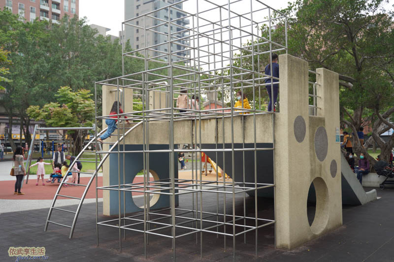 中央公園攀爬架