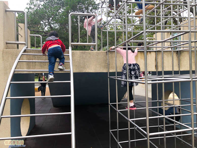 中央公園攀爬架