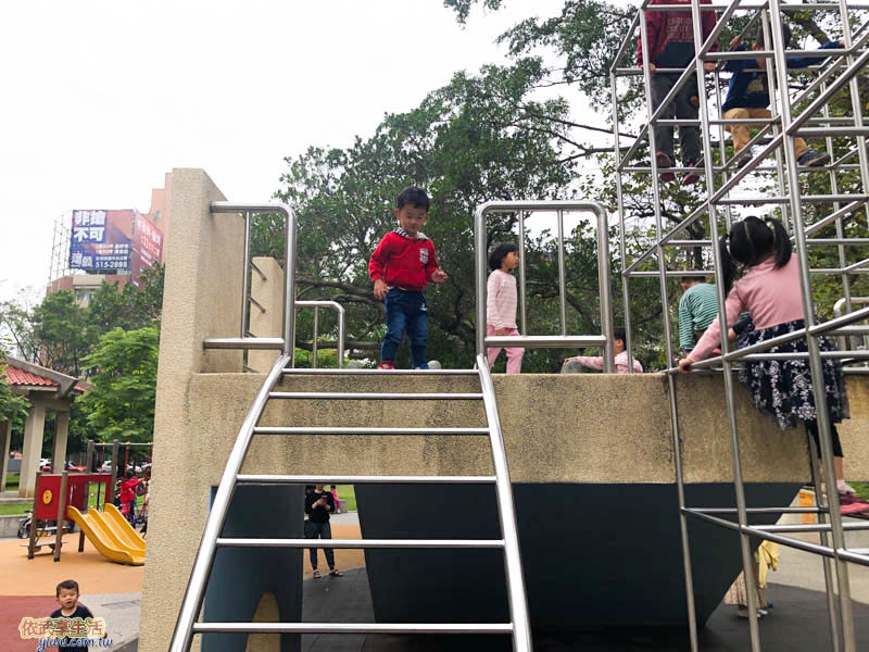 中央公園攀爬架