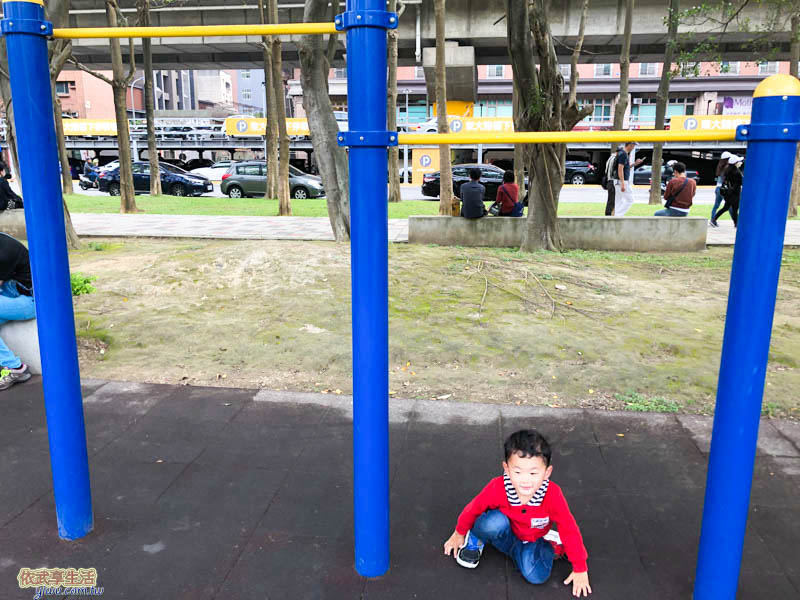 中央公園單槓