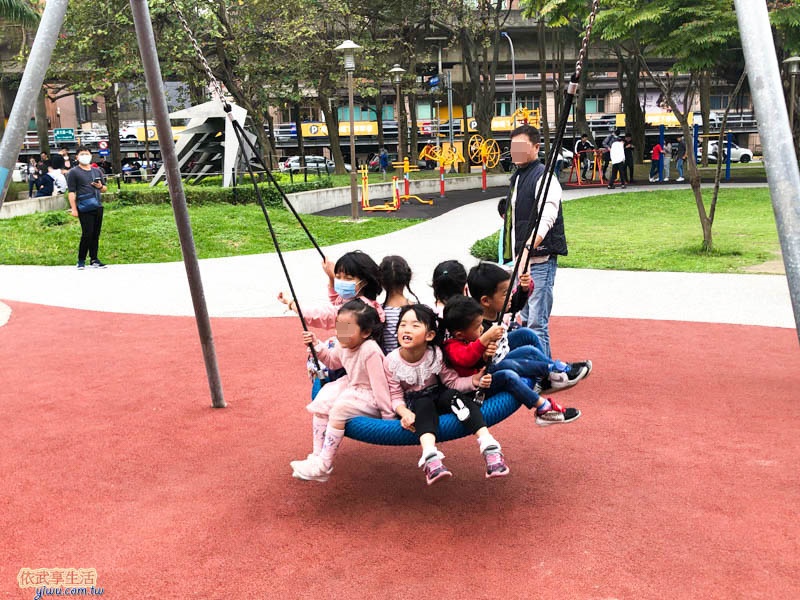 中央公園鳥槽鞦韆